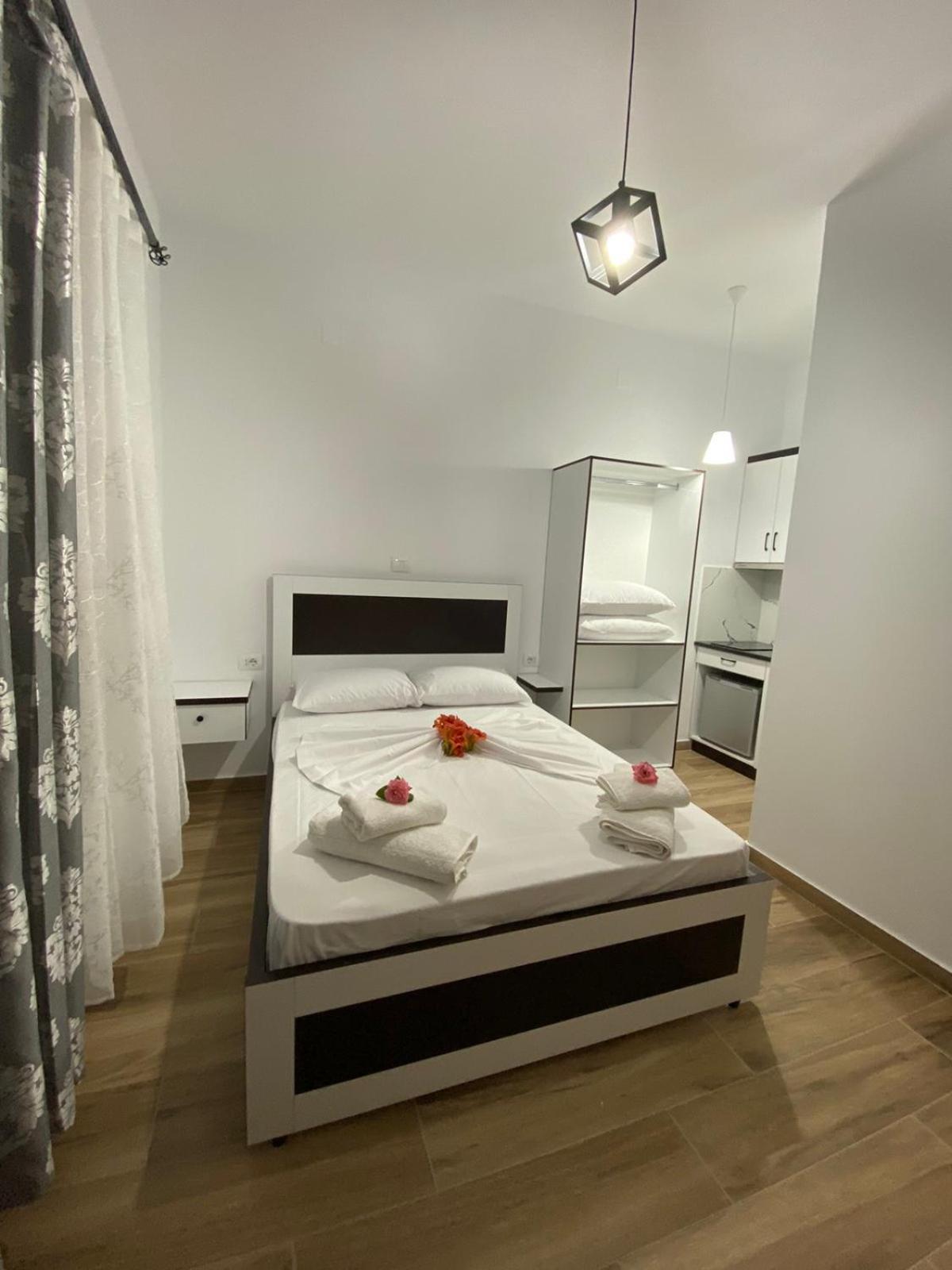 Rentrooms Geni Ksamil Kültér fotó
