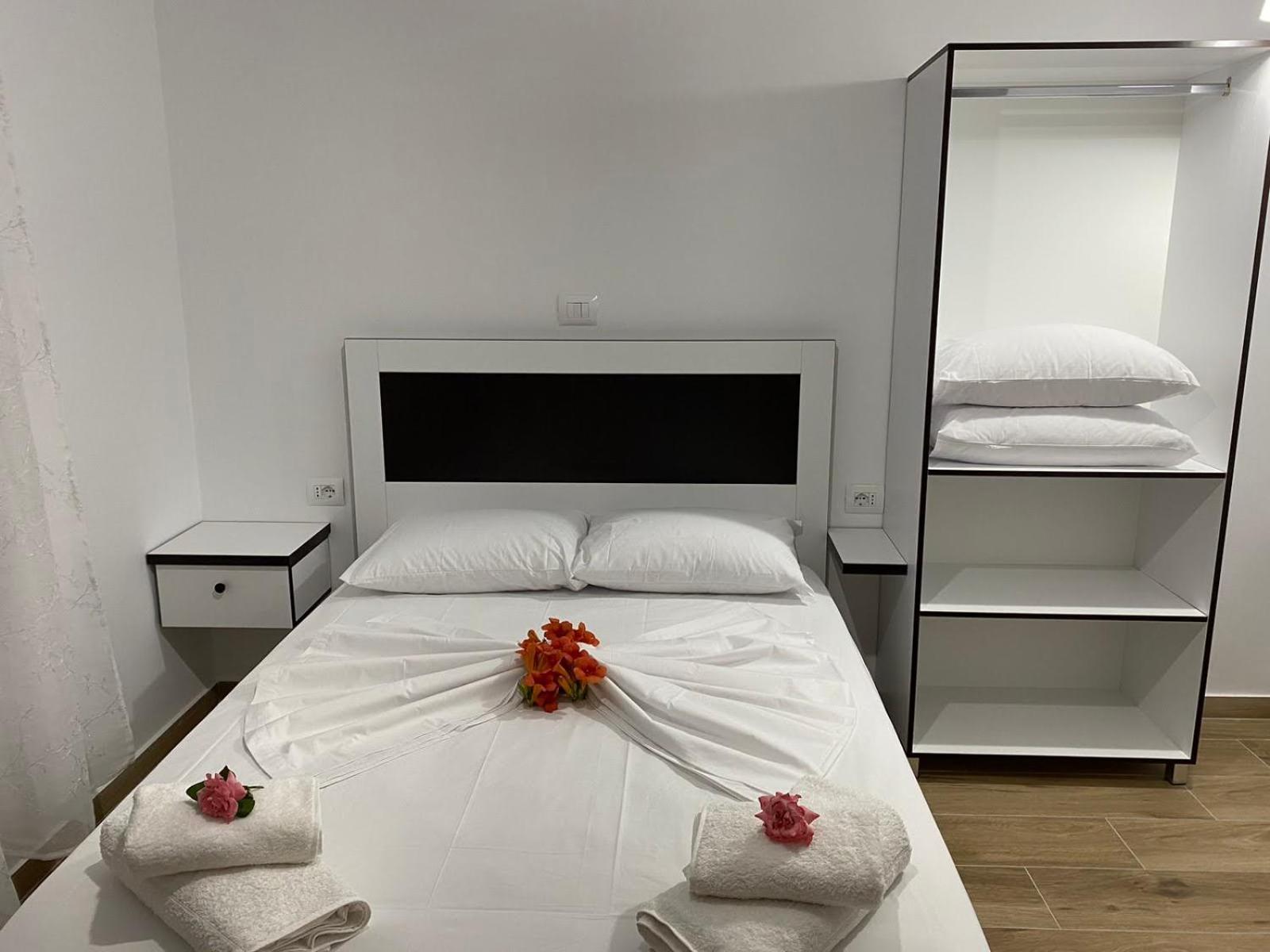 Rentrooms Geni Ksamil Kültér fotó