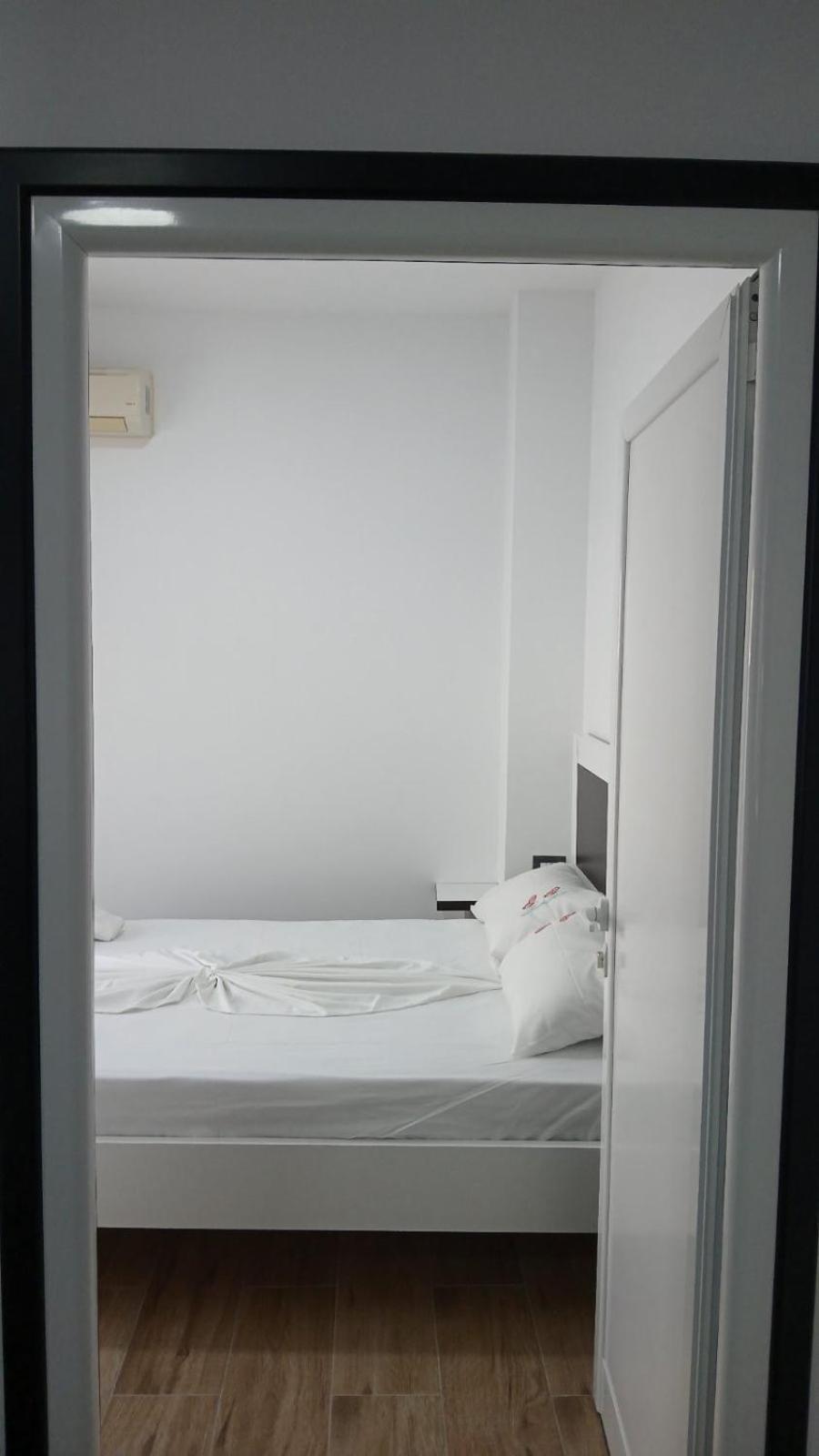 Rentrooms Geni Ksamil Kültér fotó